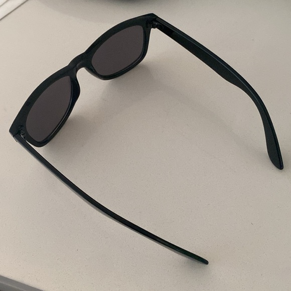 uo sunglasses - Picture 3 of 3